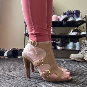 Nine West perfect nude gladiator sandals with wood heel